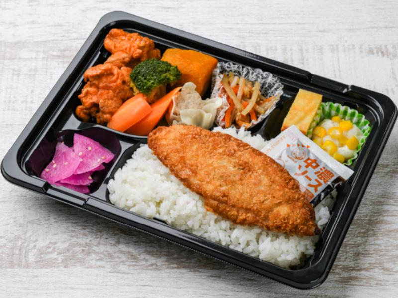 7種類おかず弁当（白身フライ・唐揚げ）