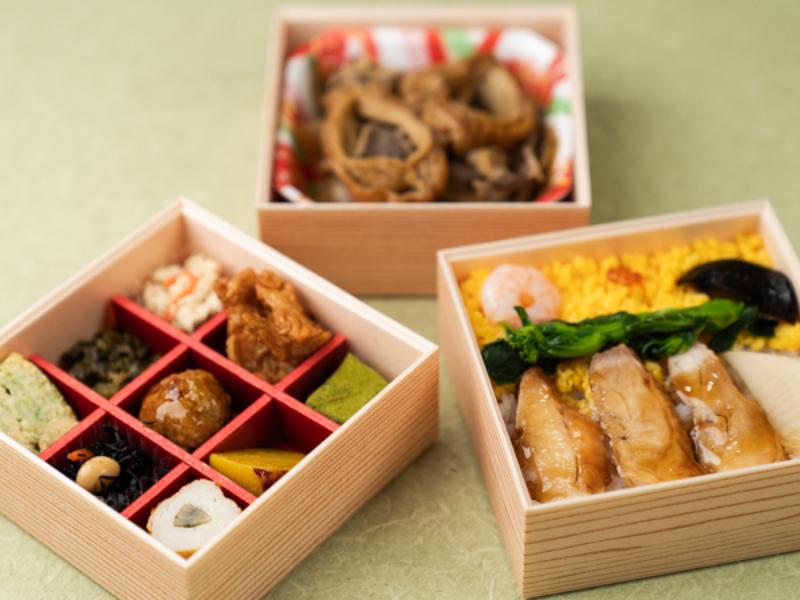 五目ちらし寿司と彩り9升の三段弁当