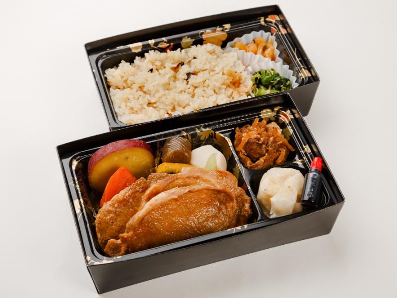 豚の生姜焼きと牛すき焼き入り炊き込みご飯