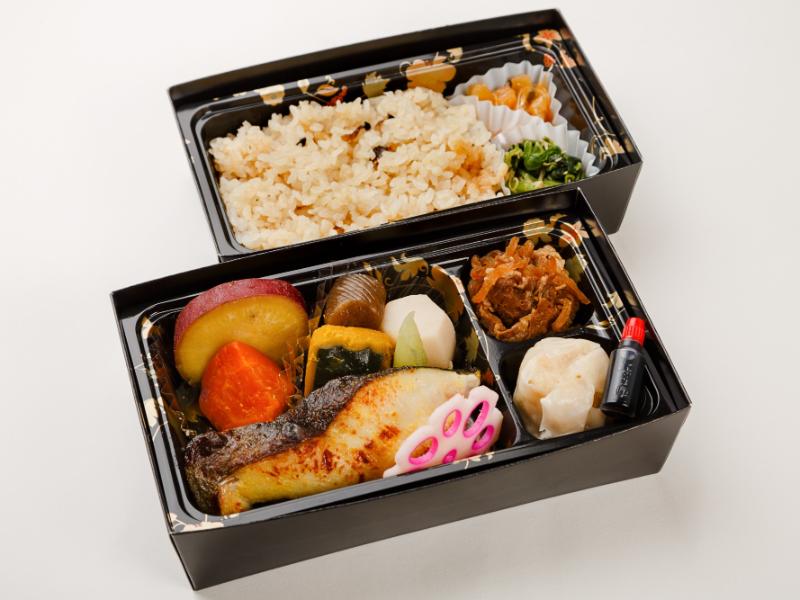 銀鱈西京焼きと牛すき焼き入り炊き込みご飯