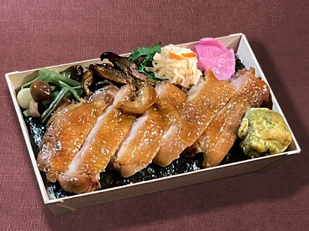 大判若鶏の照り焼き海苔弁当