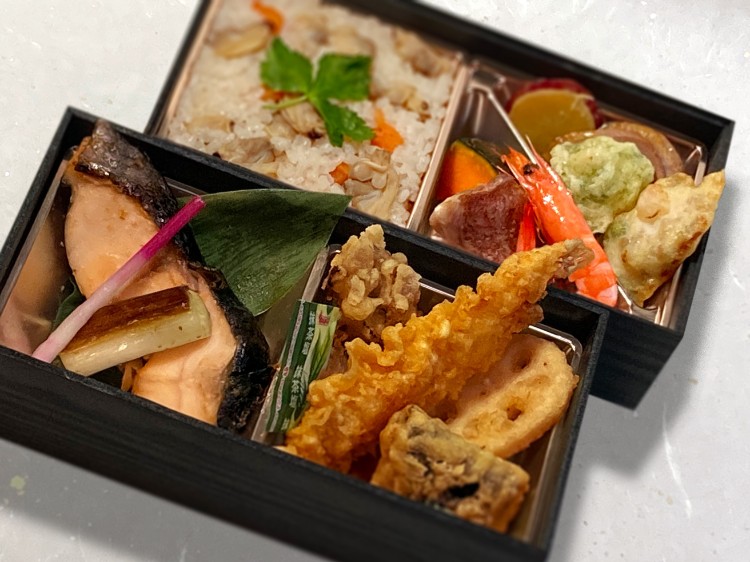 特選銀だら西京焼きと天ぷら盛り合わせ二段重