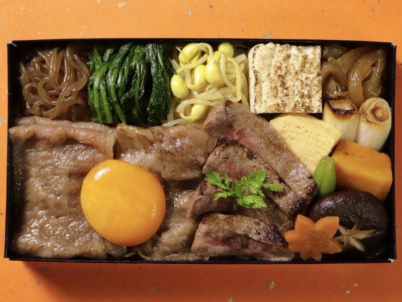 黒毛和牛すき焼きとビーフステーキ弁当