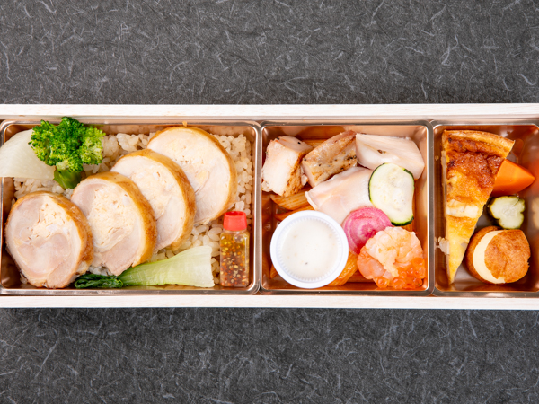【500mlペット茶付き】国産鶏のガランティーヌ弁当