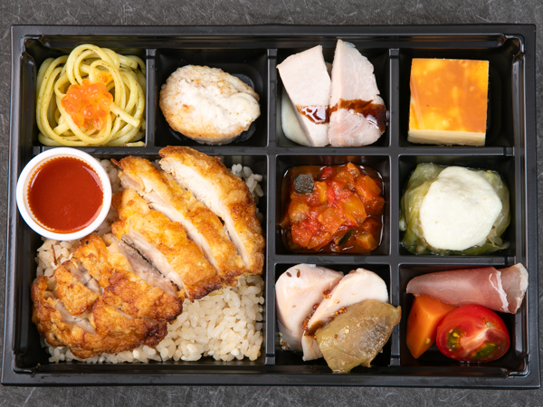 【500mlペット茶付き】フレンチコース弁当　国産鶏のピカタ