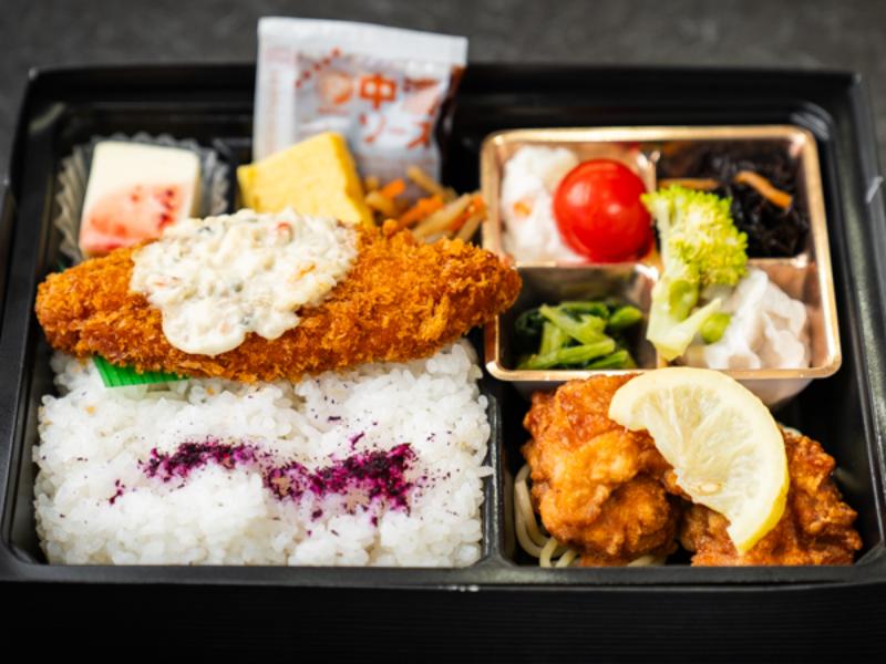 白身魚フライタルタル・唐揚の幕の内弁当