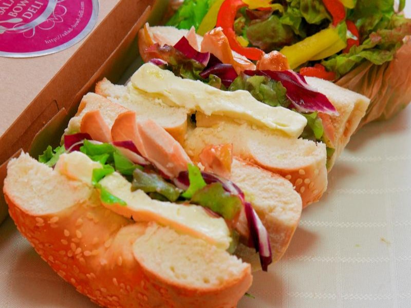 おもてなしBOX！ハム＆スモークチキン＆クリームチーズ＆トマト＆たっぷり！彩色サラダ