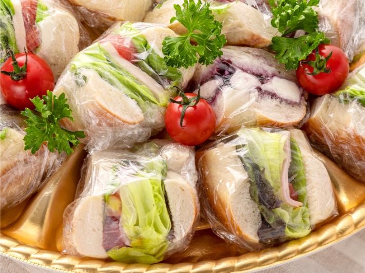 冬限定！冬のベーグルサンドイッチプレート（Mサイズ．1／4×16個　3、4名様に最適です。1つ1つラッピングしております。）