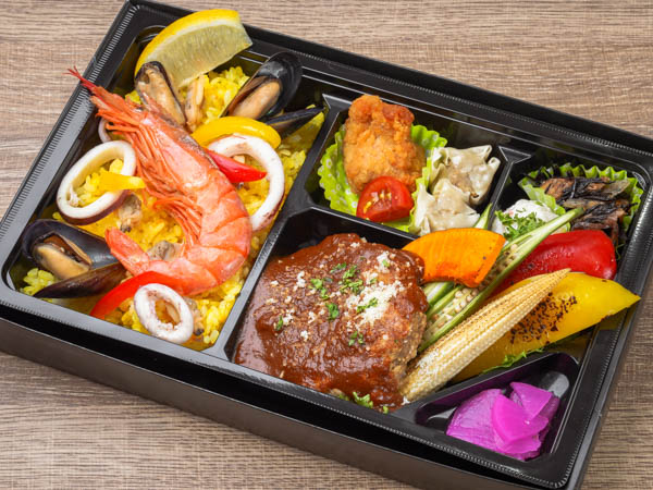 シーフード屋の魚介のパエリアとハンバーグ弁当