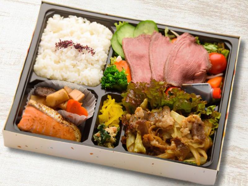 特製ローストビーフサラダと焼肉炒め弁当
