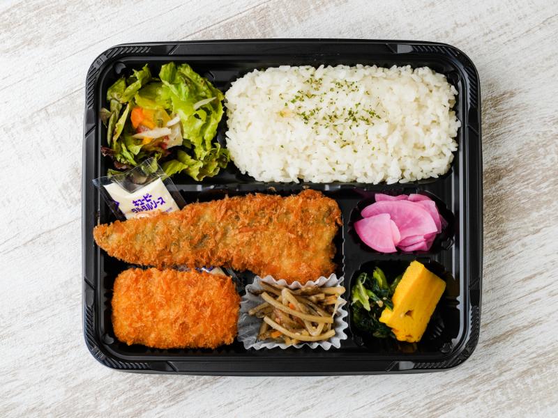 ホッケフライとカニクリームコロッケ弁当