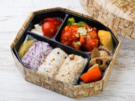 贅沢俵おにぎり＆鶏チリ弁当
