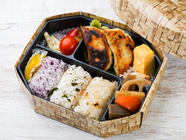 贅沢俵おにぎり＆手作り野菜餃子弁当