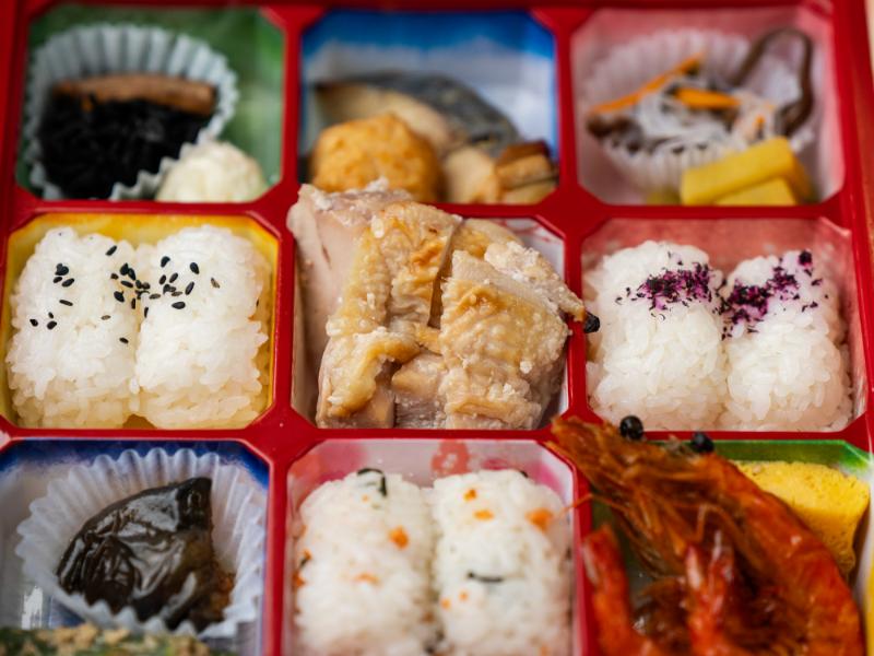 彩り9升弁当鶏塩麴焼き