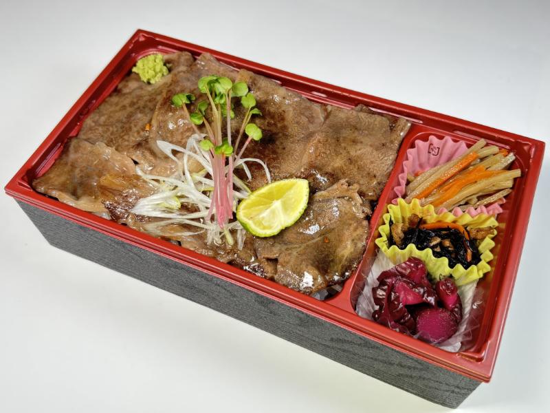 期間限定2500円→2160円！黒毛和牛白焼き重　山葵を添えて
