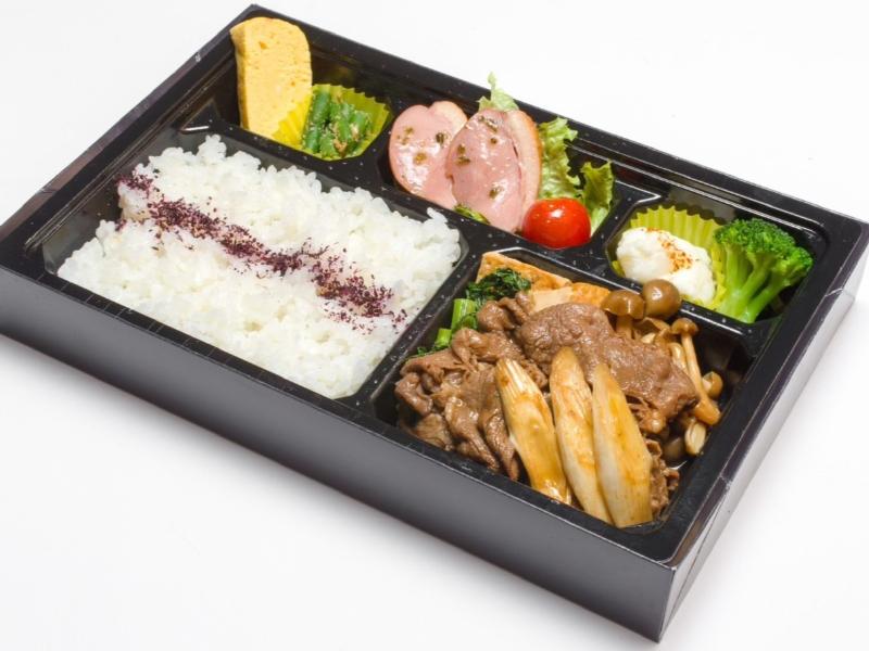 牛すき焼きとカモ燻製お肉たっぷりお弁当