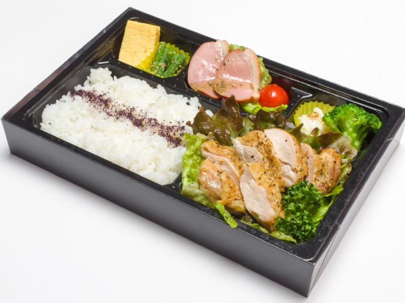 ボリューム満点柔らかいもも肉のグリルのお弁当