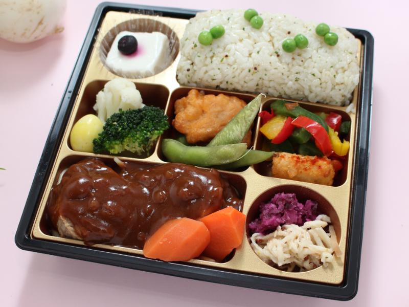 【3月1日〜5月31日お届け分限定】DE　LUXE デミグラス煮込みハンバーグ 〜旬のごはんと共に〜