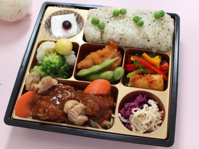 【3月1日〜5月31日お届け分限定】DE　LUXEデミグラス鶏のから揚げ 〜旬のごはんと共に〜