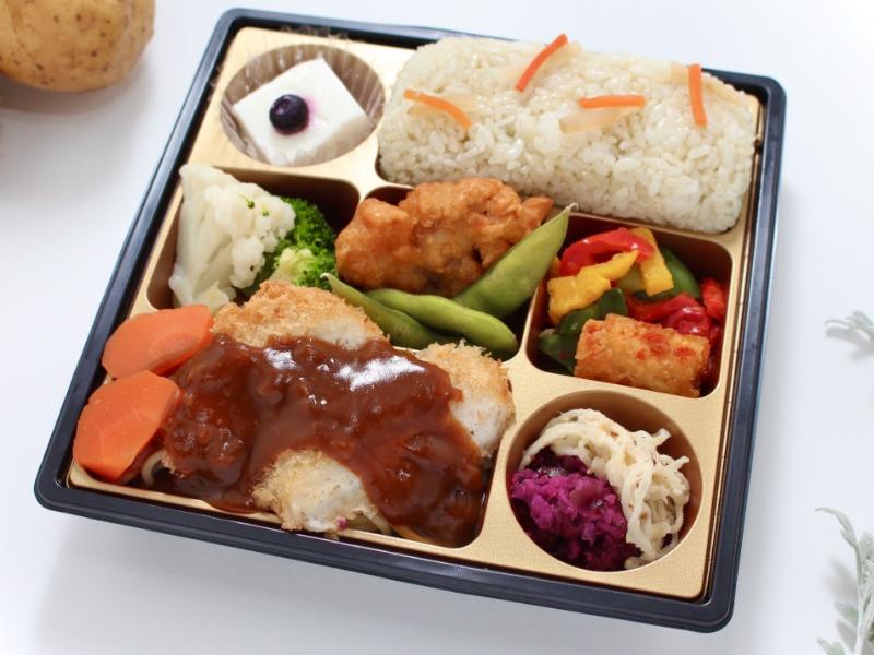 【12月1日〜2月28日お届け分限定】DE　LUXE デミグラスチキンカツ 〜旬のごはんと共に〜