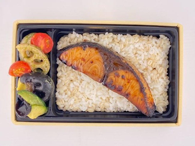 ぶりの照焼きと２品目野菜デリ弁当
