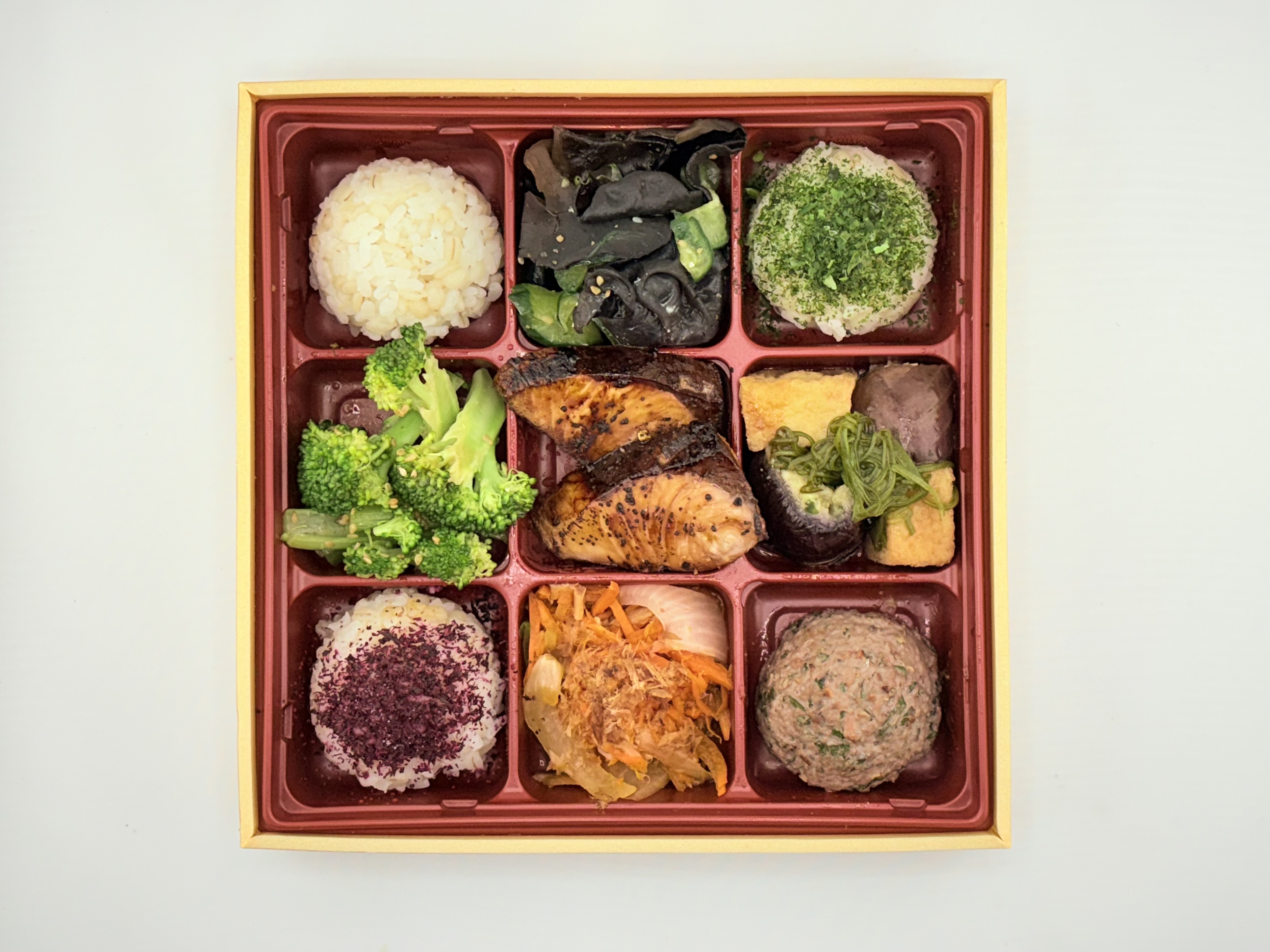 ぶりの照焼きと豪華野菜デリプレート