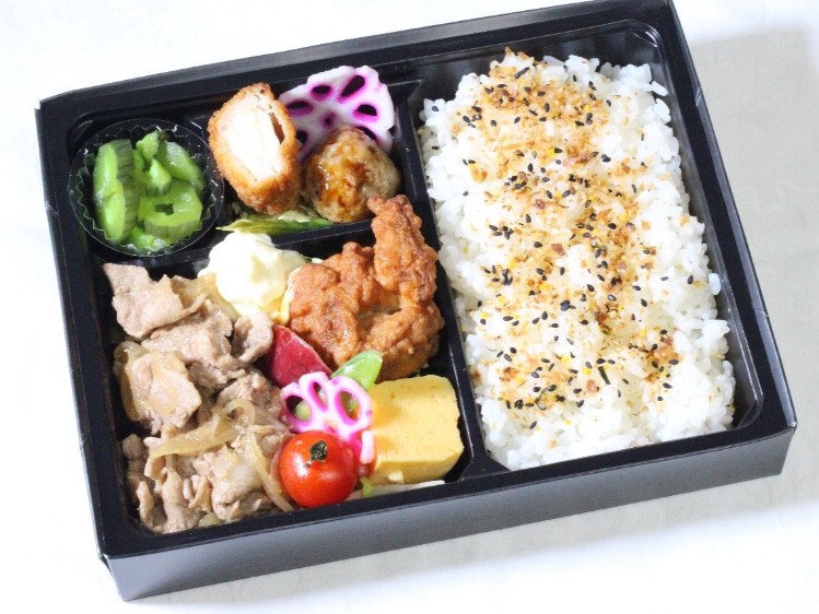 豚三枚肉の生姜焼き オールスター肉弁当