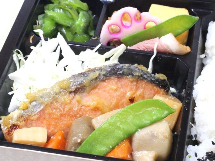 【お好み幕の内弁当】しゃけと筑前煮