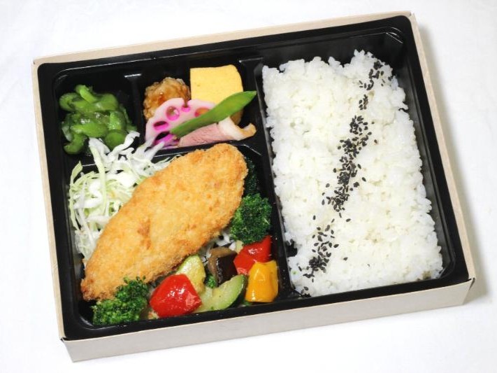 【お好み幕の内弁当】サーモンフライ