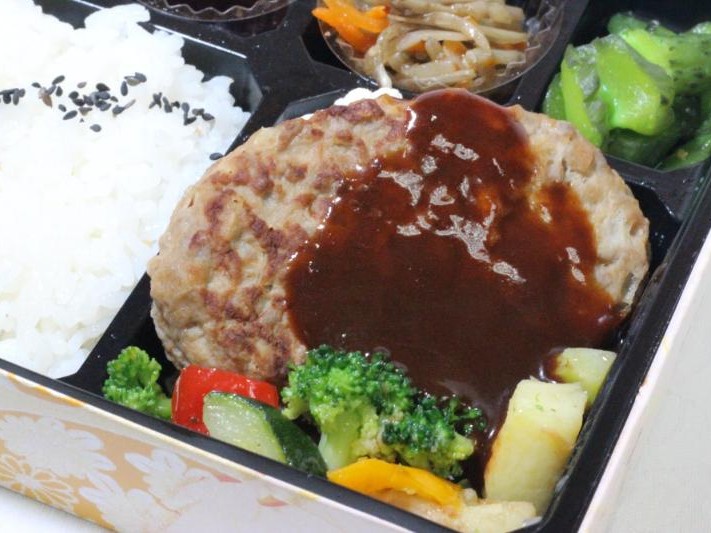 【彩り幕の内弁当】あらびきハンバーグのデミソース