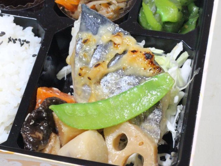 【彩り幕の内弁当】サワラと筑前煮