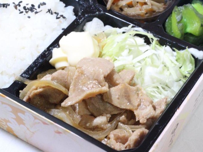 【彩り幕の内弁当】豚三枚肉の生姜焼き