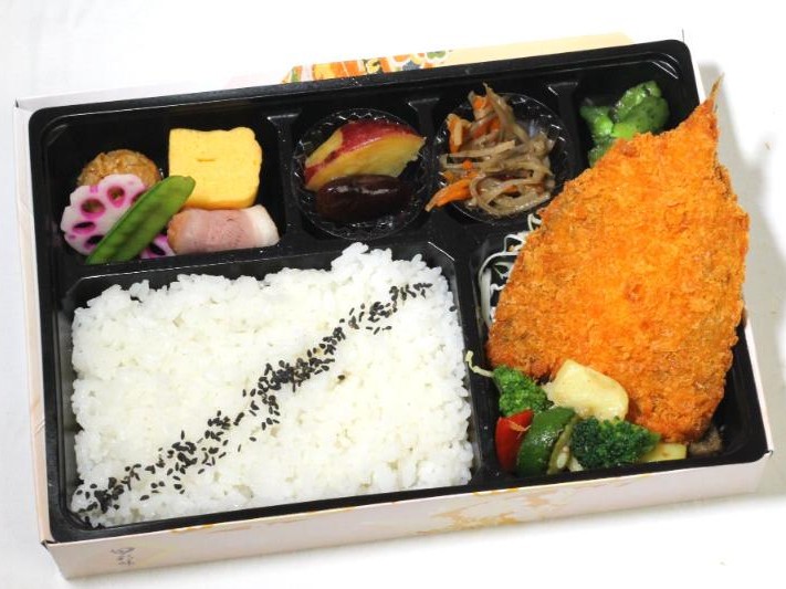 【彩り幕の内弁当】ビック肉厚アジフライ