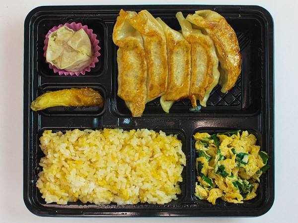 炒飯餃子弁当