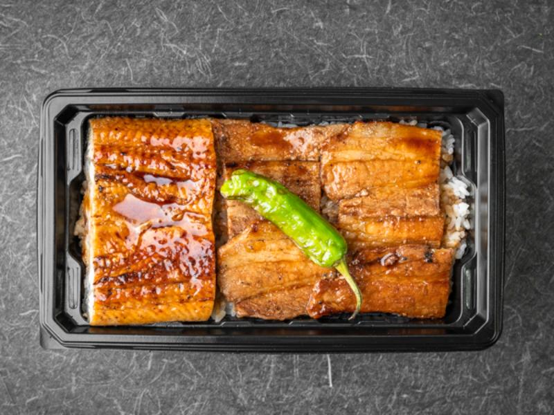 【温まるJET CHEF弁当】特選築地の鰻と豚カルビ重