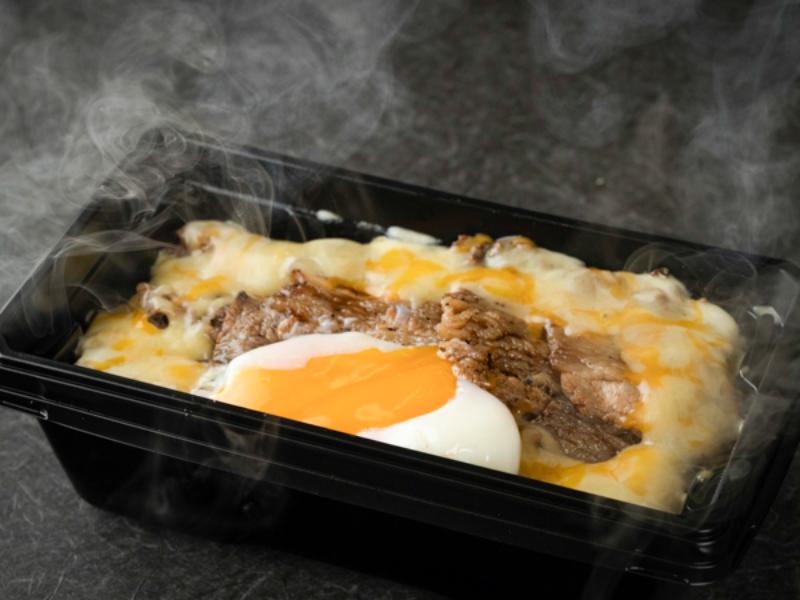 【熱々 焼肉弁当】 コク旨温玉チーズ特上牛カルビ重