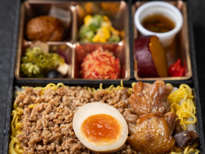 比内地鶏の鶏めし弁当