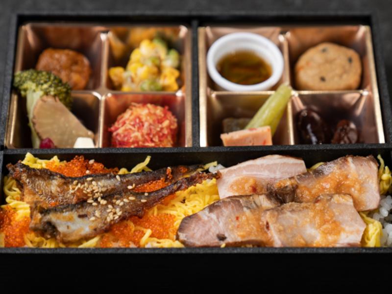 秋田八幡平ポークの味噌焼きとハタハタ唐揚げの宝石弁当