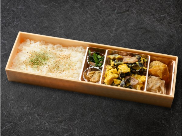 杉崎養鶏場ハーブ玉子の贅沢ふわ玉豚肉と木耳の特製中華弁当