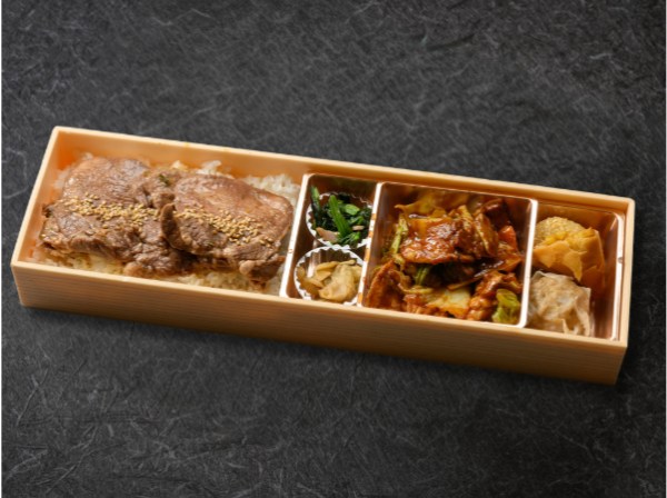 特選ＸＯ醤使用十勝ブランド豚の回鍋肉と牛タン味噌焼き御膳弁当