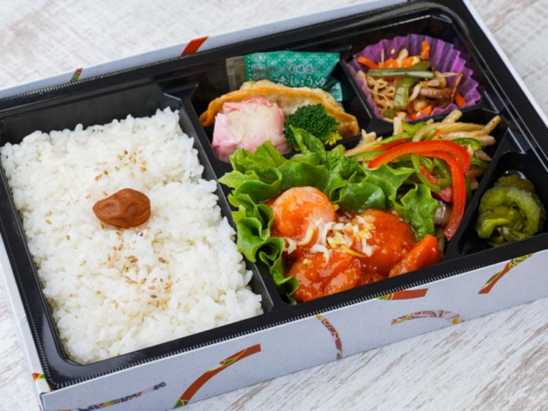 海老チリと青椒肉絲弁当