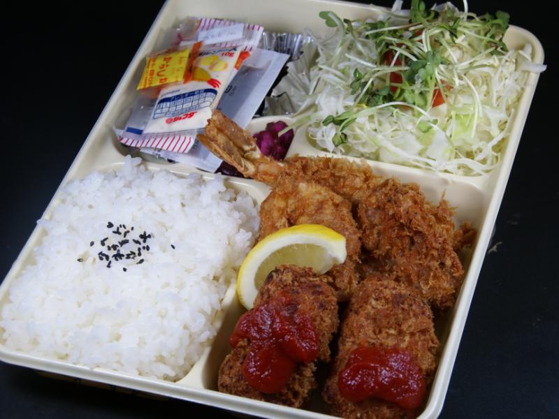 海老フライと豚ヒレ一口カツとクリームコロッケ