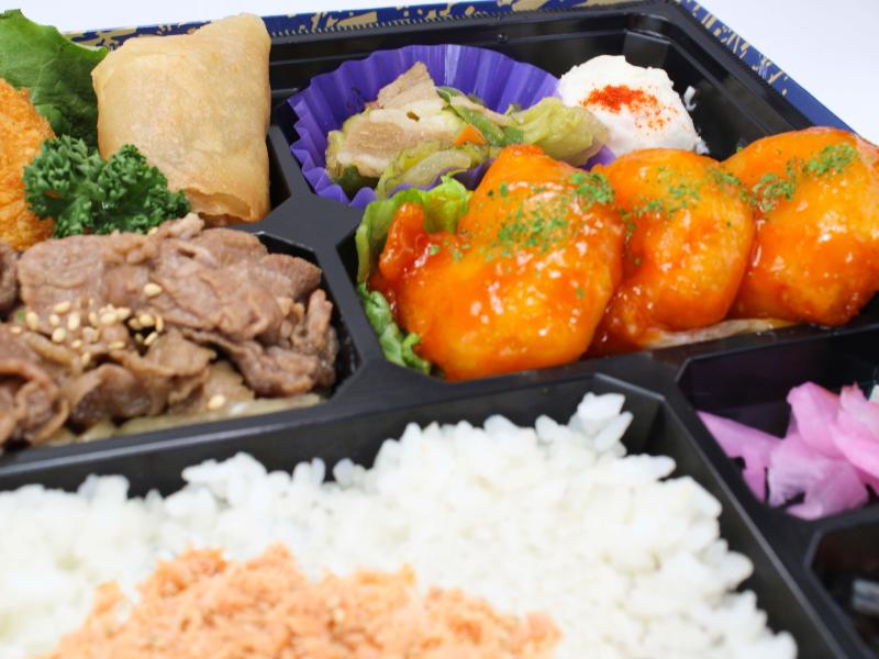 和牛焼肉とエビチリ弁当（NO．123）