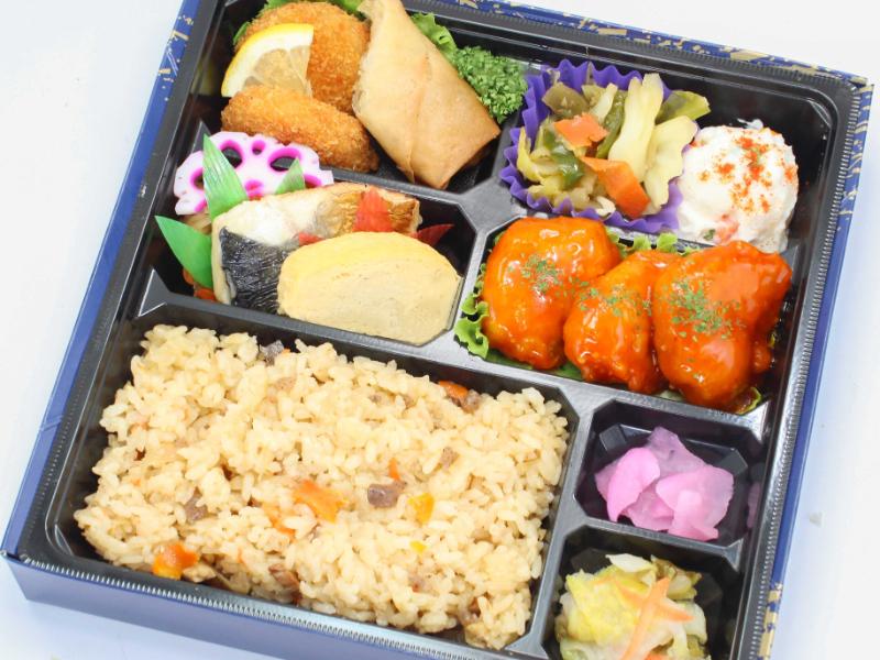 エビチリと焼き魚弁当 （NO．127）