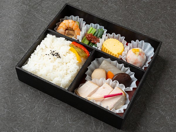 こはる〜葵〜鶏むね肉のやわらか煮と五彩花籠