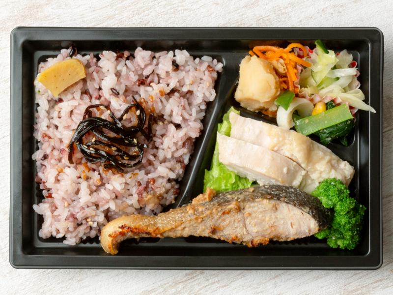 【軽めサイズ】国産鮭の甘酒味噌漬け焼き弁当
