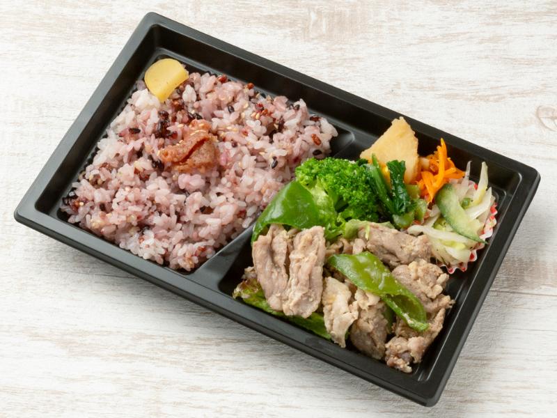 【軽めサイズ】国産豚と季節野菜の塩こうじ炒め弁当