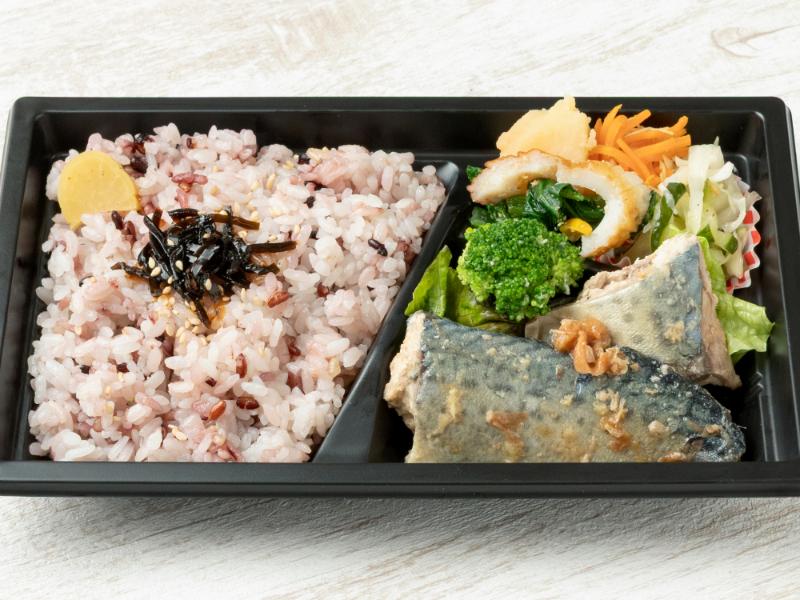 【軽めサイズ】紀州南高梅の鯖梅しそ煮弁当