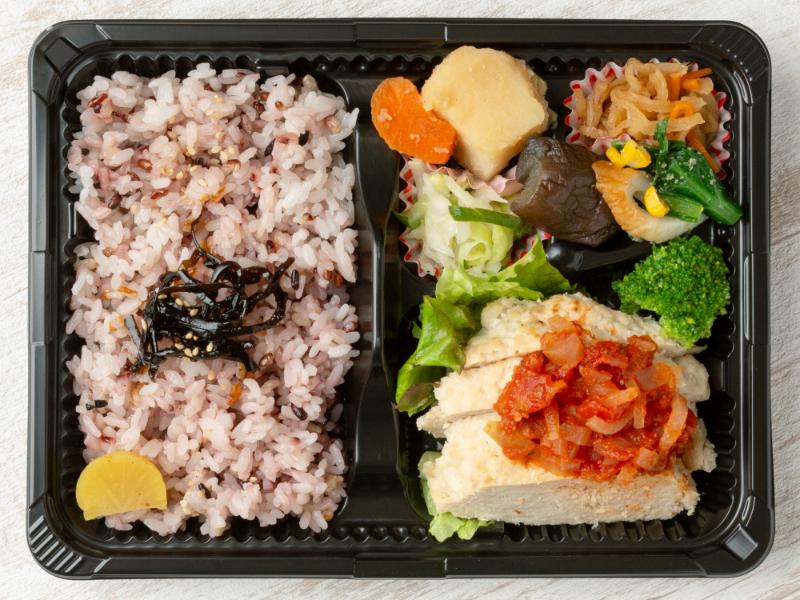 鶏ひき肉とおからのヘルシーハンバーグ弁当