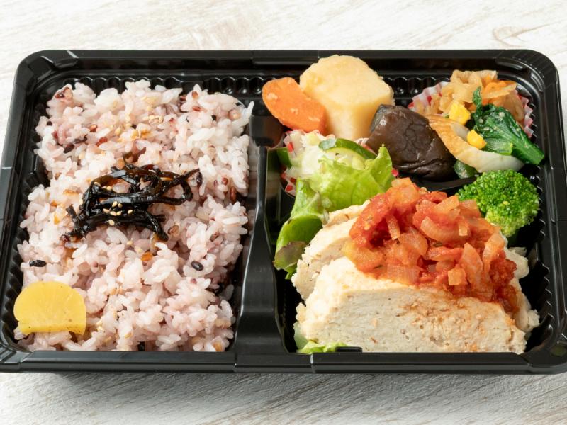 鶏ひき肉とおからのヘルシーハンバーグ弁当